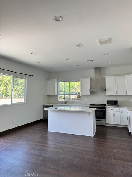 Building Photo - 5830 N Vista St