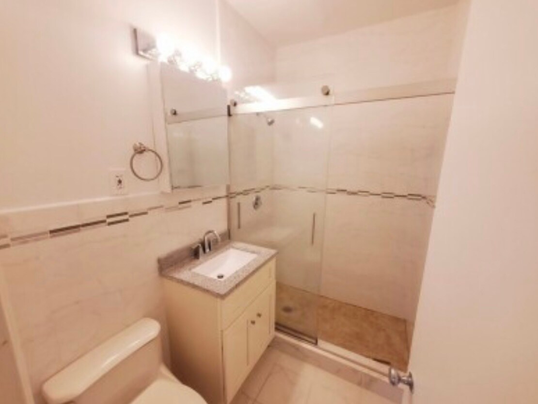 Foto del edificio - 573 Washington St