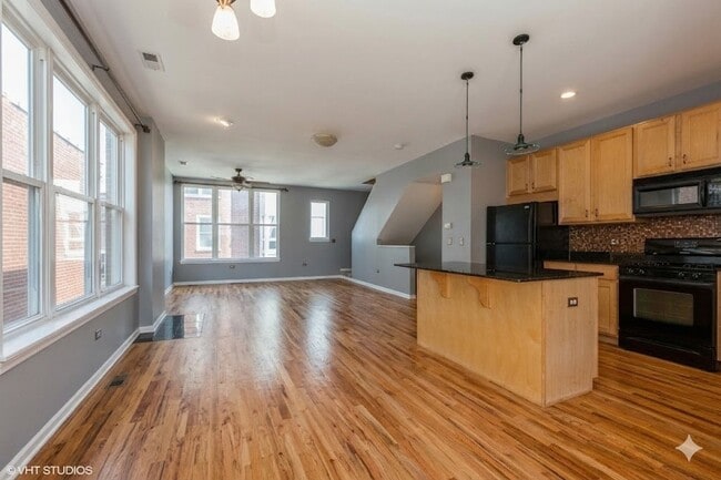 Building Photo - 3238 N Kilbourn Ave