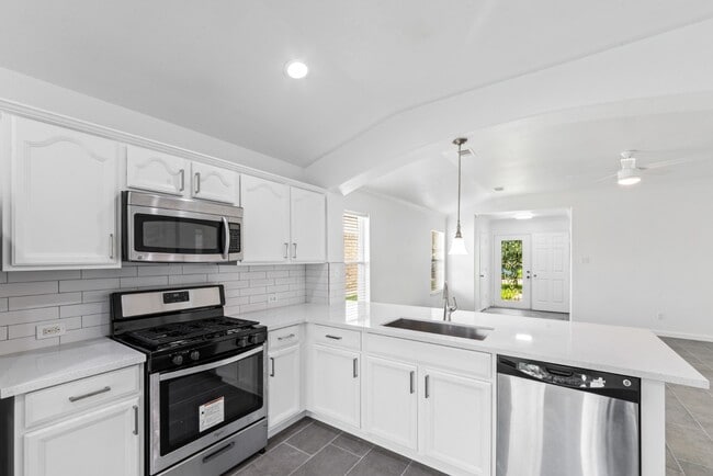 Building Photo - 13112 Trail Manor Dr
