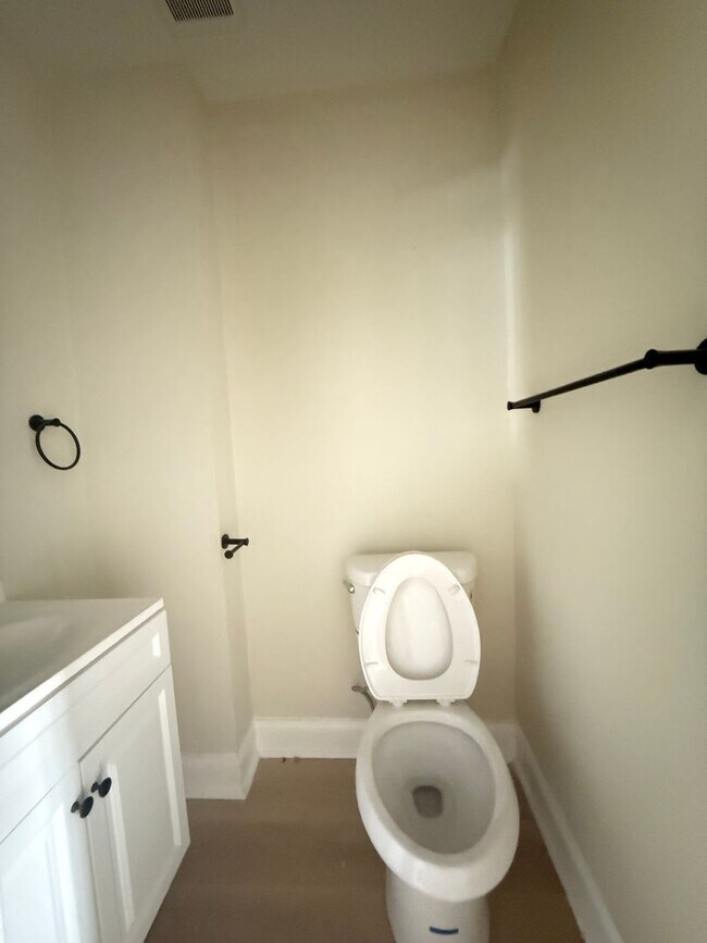 Building Photo - Three Bedroom Home in Baltimore
