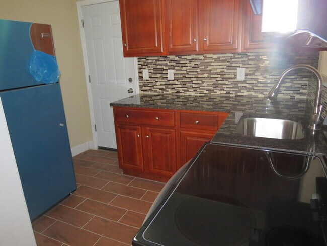 Foto del edificio - Great 2 Bedroom Available in Lower Moyamen...