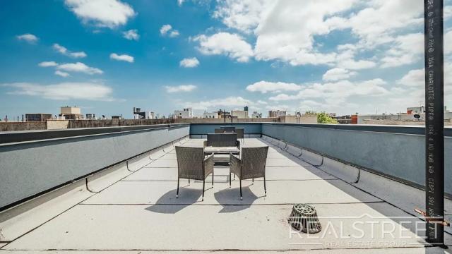 Foto del edificio - 3 bedroom in BROOKLYN NY 11213