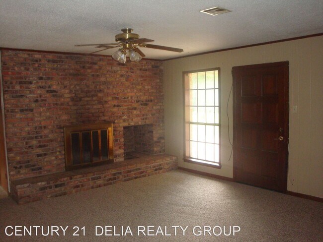 Building Photo - 3 br, 2.5 bath House - 1287 Oak Road