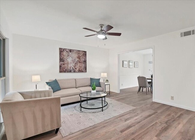 Foto del edificio - 9502 Castlewood Dr