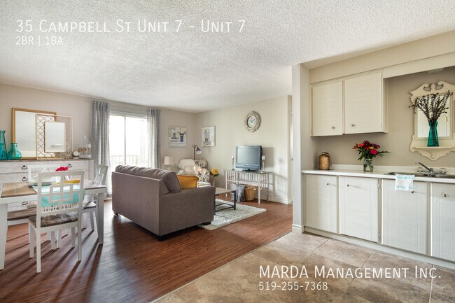 Photo du bâtiment - RENOVATED 2 BED/1BATH - LOCATED IN CHATHAM...