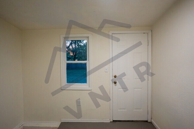 Building Photo - 1921 S Vine St