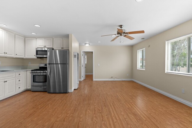 Building Photo - 2884 La Salle Ave