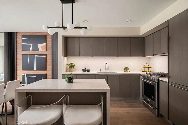 Building Photo - "Chic Pasadena 1-Bed Oasis with Pool & Cen...