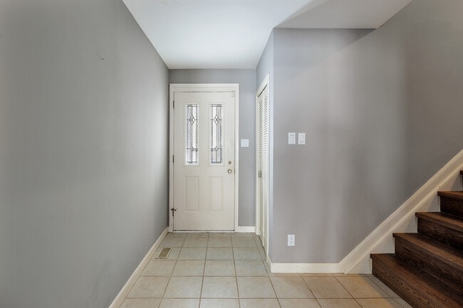 Building Photo - 272 Pinehurst Dr
