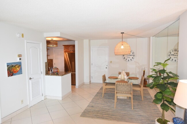 Building Photo - 305 N Pompano Beach Blvd