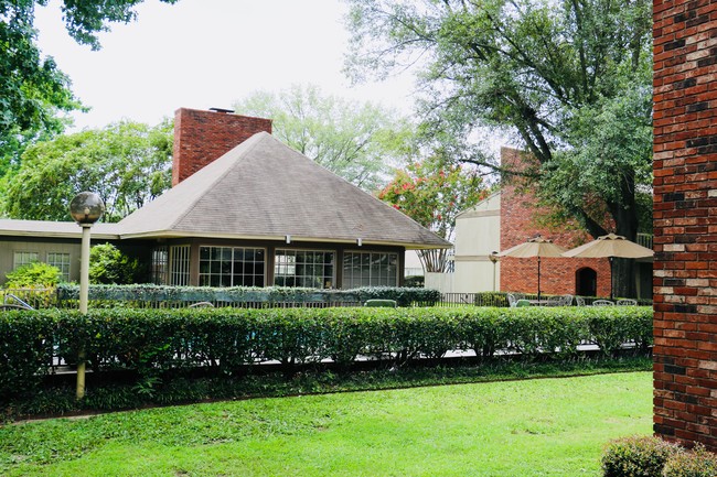 Building Photo - River Bend Apartments