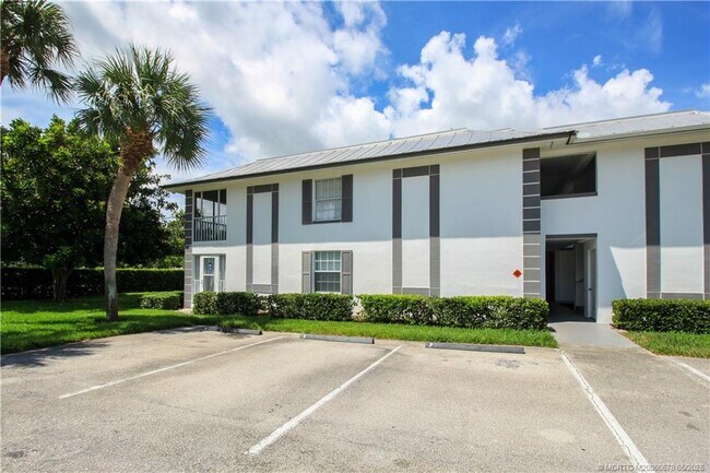 Foto del edificio - 801 SE Central Pkwy