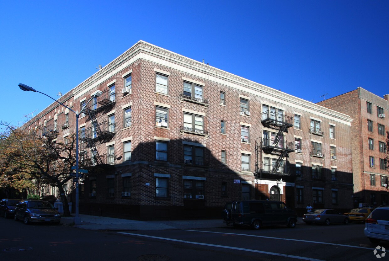 Building Photo - 636 E 21st St