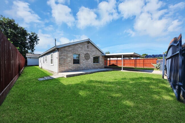Building Photo - 602 Fostoria Ln