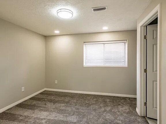 Building Photo - Cozy 5 Bed, 3 Bath Home Pet Friendly & Spacious