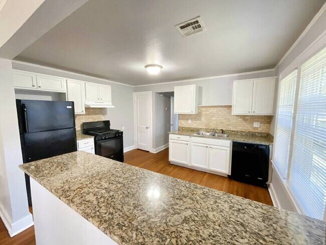 Foto del edificio - 203 S Jamestown Ave