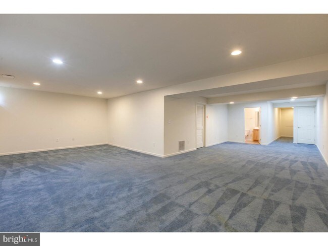 Building Photo - 381 Sun Blvd