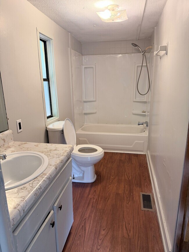 Foto del edificio - 226 Adkins Cir