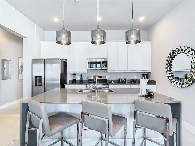 Building Photo - 7770 Sandy Ridge Dr