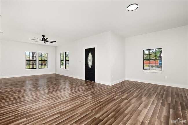 Foto del edificio - 620 W Hill Dr