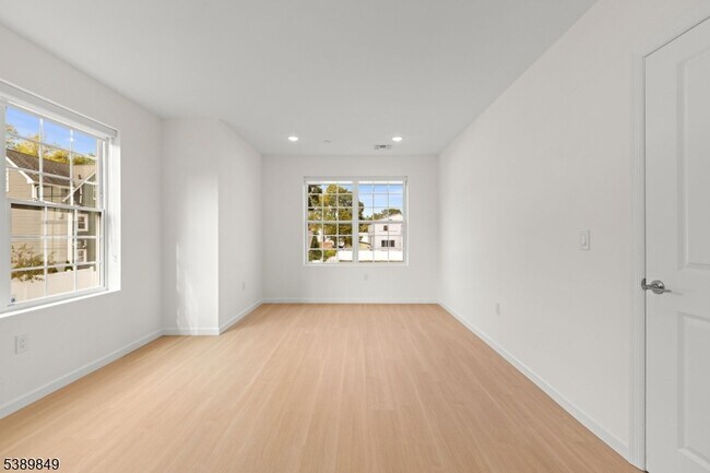 Foto del edificio - 70 Ridgedale Ave