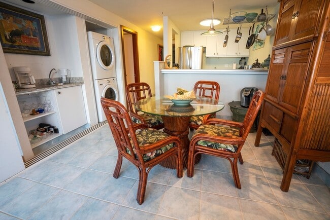 Building Photo - BEACH FRONT 2/2/1pkg, furnished condo on Waialua's O'ahu's North Shore