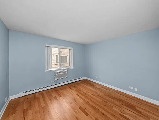 Foto del edificio - 3748 N Pine Grove Ave