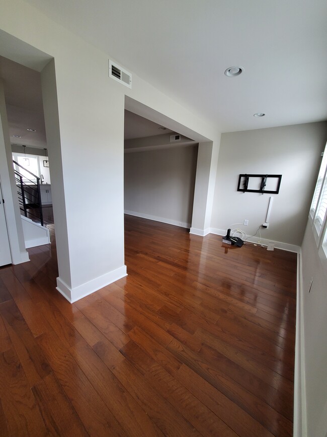 Foto del edificio - 328 36th St NE