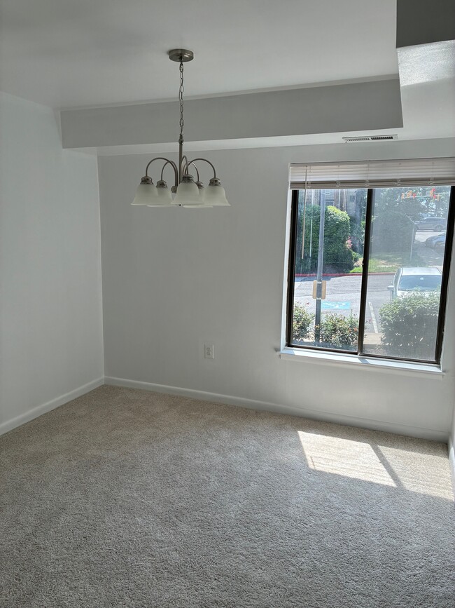 Foto del edificio - 10570 Twin Rivers Rd