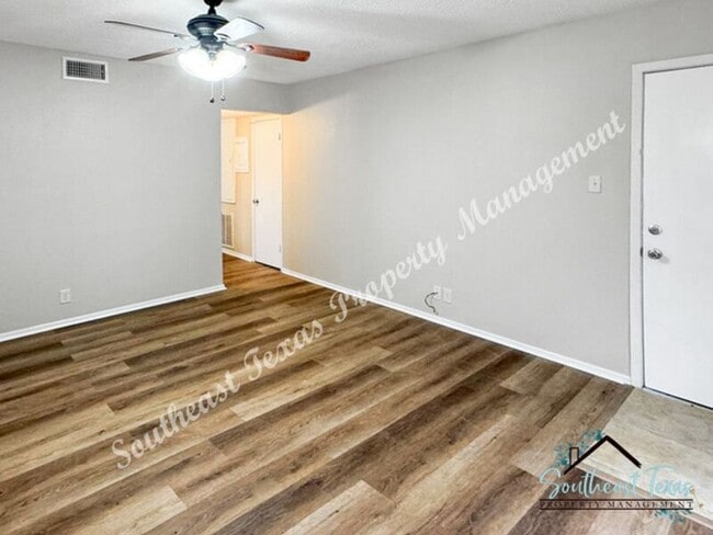 Building Photo - 2901 Helena Ave