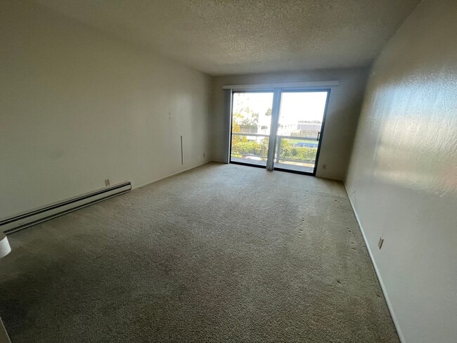 Building Photo - $500 Move-In Special!!! 1 Bed 1 Bath for R...