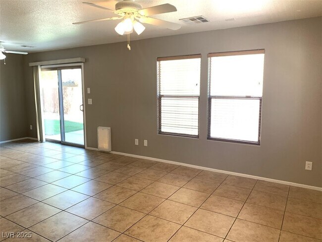 Foto del edificio - 10801 Cape Shore Ave