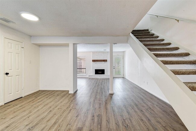 Foto del edificio - 1323 Reddleshire Ln