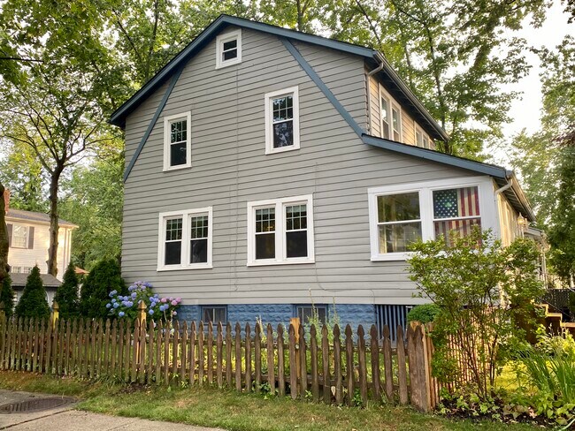 Building Photo - 416 Midland Ave