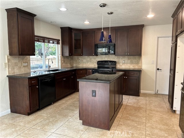 Foto del edificio - 22622 Rockford Dr