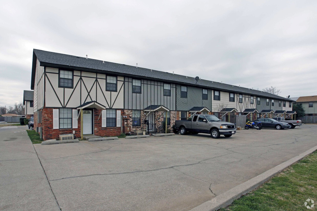 Primary Photo - Walnut Place Townhomes