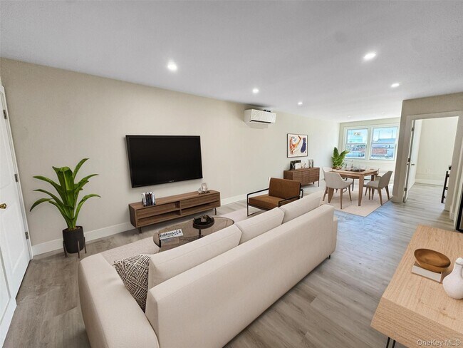 Foto del edificio - 110 Jericho Tpke