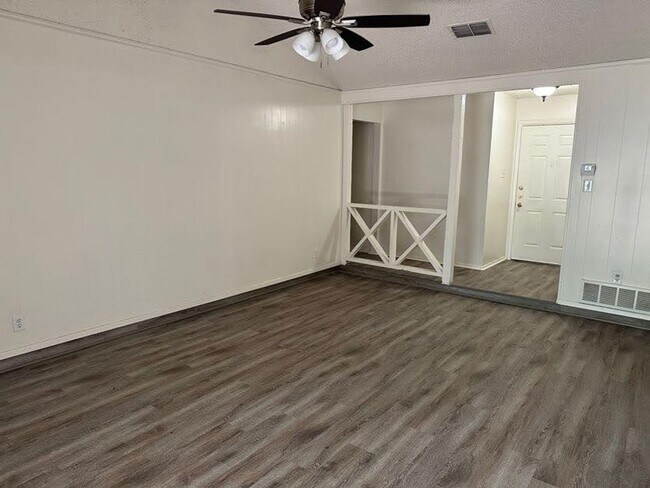 Building Photo - Nice Single Family Home in Birdville ISD
