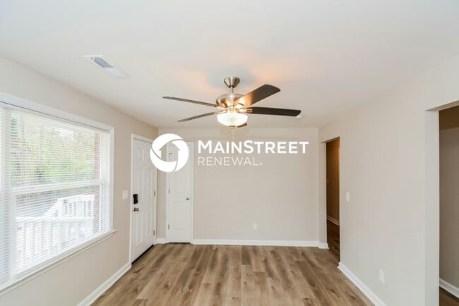 Building Photo - 3 Bedroom Pet-Friendly Home in Durham, NC with Main Street Renewal