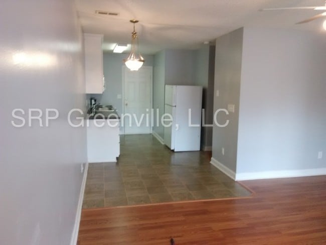 Building Photo - 1000 Wildwood Ln