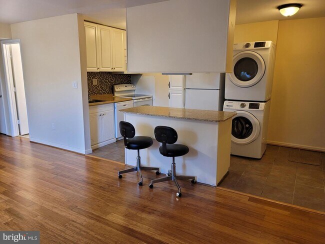 Building Photo - 7500 Prince Cole Ct