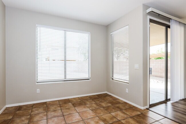 Foto del edificio - 12750 W Merrell St