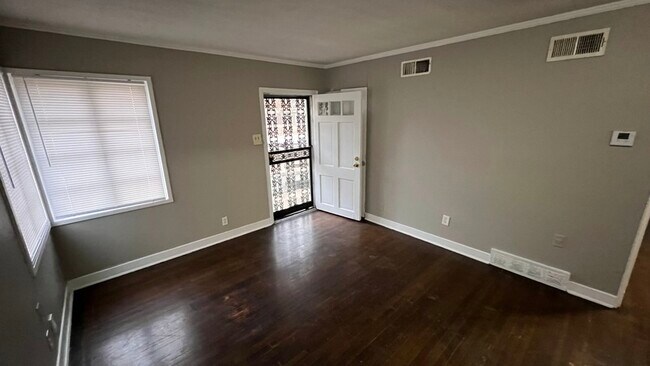 Foto del edificio - 4155 Barron Ave