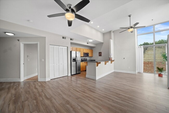 Foto del edificio - 2121 S Kinnickinnic Ave