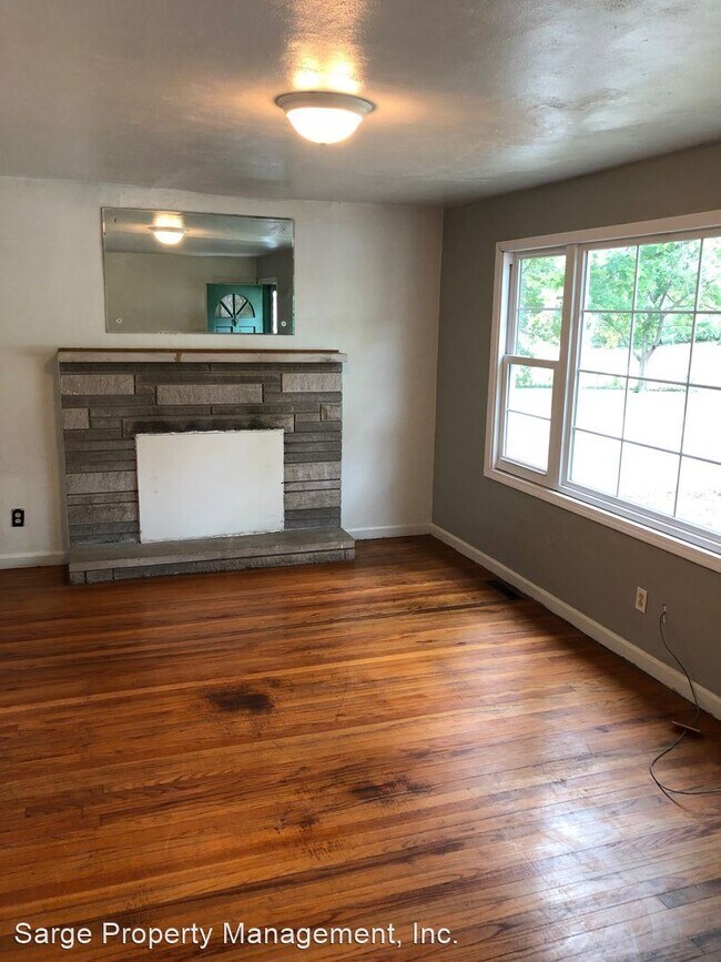 Building Photo - 3 br, 1 bath House - 909 S Mitchell St