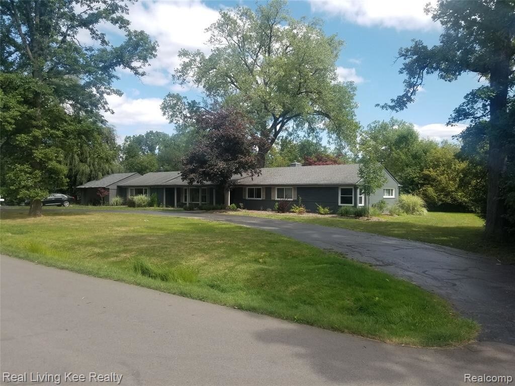 30540 Rushmore Cir, Franklin, MI 48025 House Rental in Franklin, MI