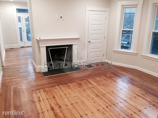 Primary Photo - 28 Thornley St