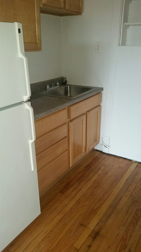 Primary Photo - 1329 W Estes Ave