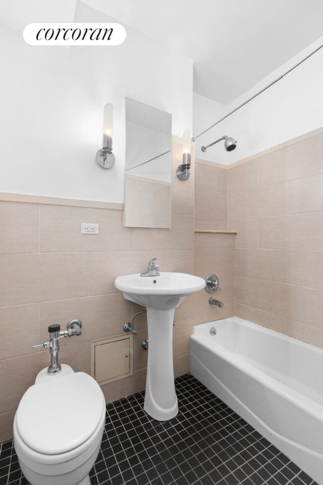 Building Photo - 337 W 95th St